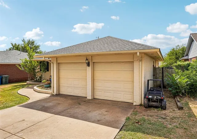 Photo 2 of Single family home for sale at 208 E 30th Street, Edmond, OK 73013 | MLS# 1250279 | Listing updated on 2026-09-25