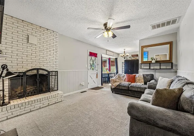 Photo 4 of Single family home for sale at 208 E 30th Street, Edmond, OK 73013 | MLS# 1250279 | Listing updated on 2026-09-25