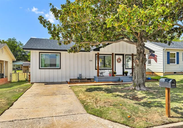 Photo 2 of Single family home for sale at 434 S 7th Street, Yukon, OK 73099 | MLS# 1250282 | Listing updated on 2026-09-24