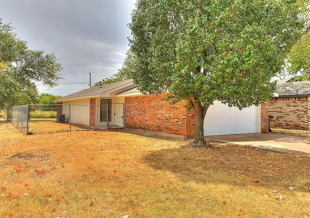 Photo 2 of Single family home for sale at 800 NW 113th Street, Oklahoma City, OK 73114 | MLS# 1250296 | Listing updated on 2026-09-23