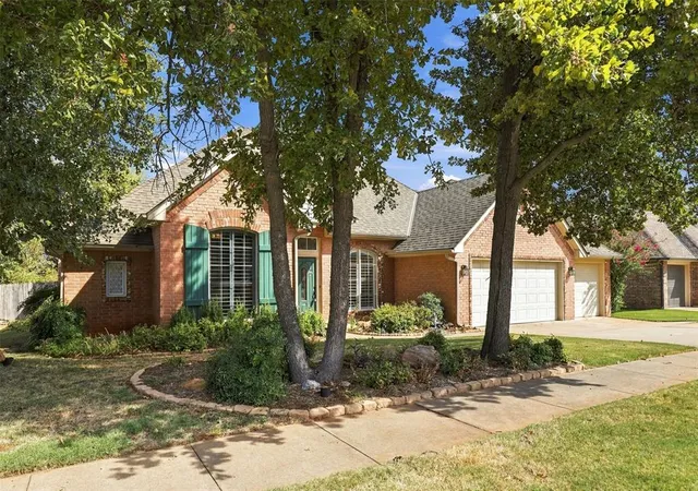 Photo 3 of Sale Pending at 13728 Kirkland Ridge, Edmond, OK 73013 | MLS# 1250313 | Listing updated on 2026-09-30