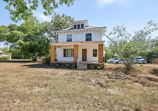 Photo 2 of Single family home for sale at 502 North 3rd, Okemah, OK 74859 | MLS# 1250315 | Listing updated on 2026-09-29