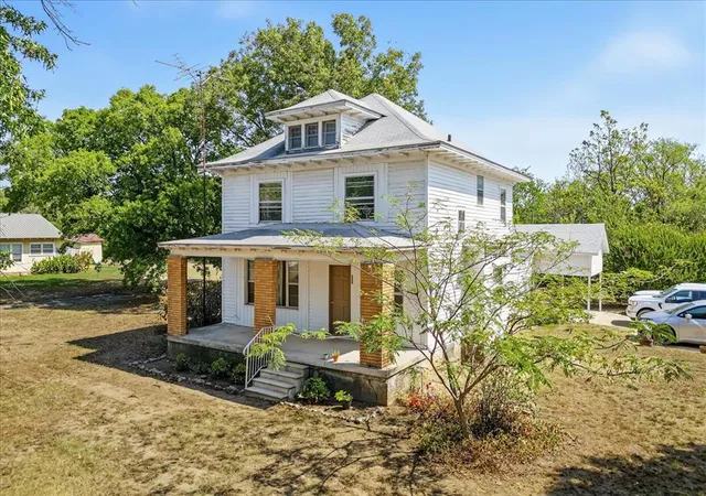Photo 3 of Single family home for sale at 502 North 3rd, Okemah, OK 74859 | MLS# 1250315 | Listing updated on 2026-09-29