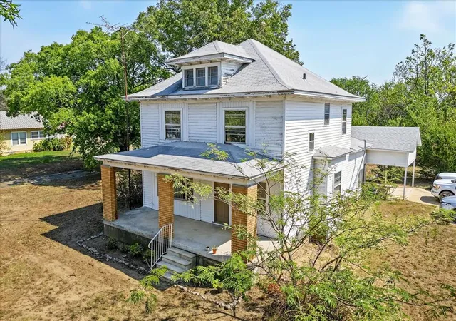 Photo 4 of Single family home for sale at 502 North 3rd, Okemah, OK 74859 | MLS# 1250315 | Listing updated on 2026-09-29