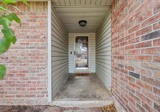Photo 2 of Single family home for sale at 1004 Sw 11th Street, Moore, OK 73160 | MLS# 1250331 | Listing updated on 2026-09-22