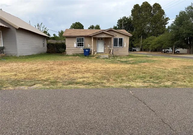 Photo 1 of Single family home for sale at 121 E Perry Ln, Mustang, OK 73064 | MLS# 1250335 | Listing updated on 2026-09-23
