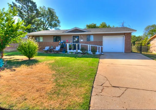 Single family home for sale at 604 Meadowlake Dr, Noble, OK 73068 | MLS# 1250347