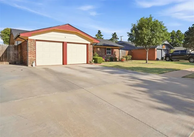 Photo 3 of Sale Pending at 2512 Cherokee Strip St, Altus, OK 73521 | MLS# 1250354 | Listing updated on 2026-09-26