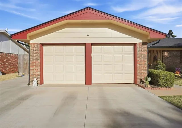 Photo 4 of Sale Pending at 2512 Cherokee Strip St, Altus, OK 73521 | MLS# 1250354 | Listing updated on 2026-09-26
