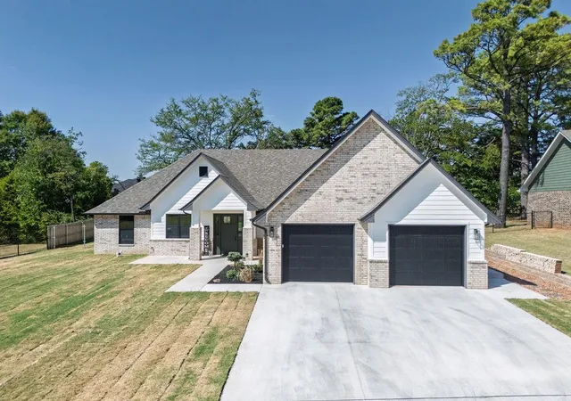 Photo 1 of Single family home for sale at 1804 Larkin Ln, Shawnee, OK 74804 | MLS# 1250358 | Listing updated on 2026-09-23