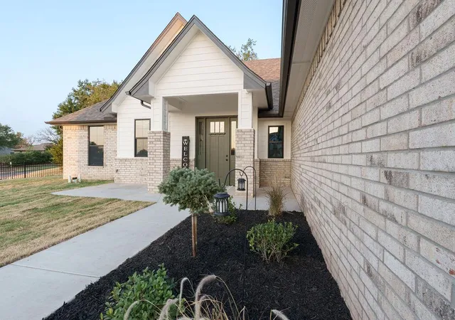 Photo 2 of Single family home for sale at 1804 Larkin Ln, Shawnee, OK 74804 | MLS# 1250358 | Listing updated on 2026-09-23