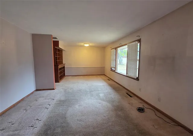 Photo 4 of Sale Pending at 212 Bluebird Dr, Oklahoma City, OK 73110 | MLS# 1250363 | Listing updated on 2026-10-03