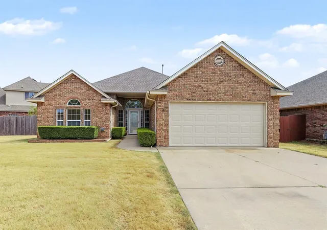 Single family home for sale at 906 Renita St, Moore, OK 73160 | MLS# 1250365