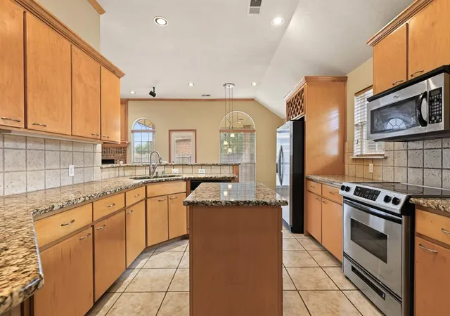 Photo 4 of Single family home for sale at 906 Renita St, Moore, OK 73160 | MLS# 1250365 | Listing updated on 2026-09-25