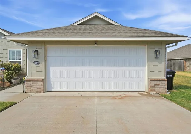 Photo 3 of Single family home for sale at 1509 Avalon Dr, Altus, OK 73521 | MLS# 1250373 | Listing updated on 2026-10-19