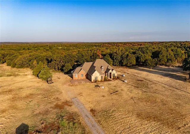 Single family home for sale at 10501 Dobbs Rd, Wellston, OK 74881 | MLS# 1250390
