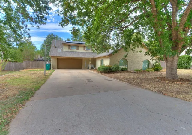 Single family home for sale at 11805 N Woodbridge Rd, Oklahoma City, OK 73162 | MLS# 1250398