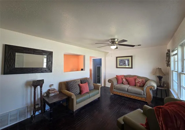 Photo 2 of Single family home for sale at 3425 Willow Crk Dr, Oklahoma City, OK 73110 | MLS# 1250406 | Listing updated on 2026-09-23