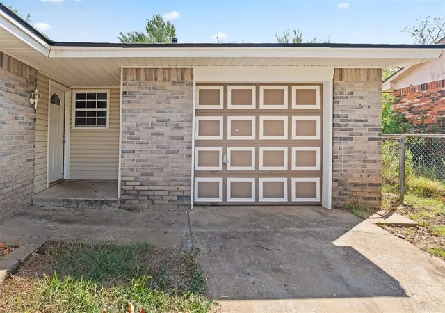 Photo 3 of Single family home for sale at 410 Jarman Dr, Mc Loud, OK 74851 | MLS# 1250410 | Listing updated on 2026-10-09