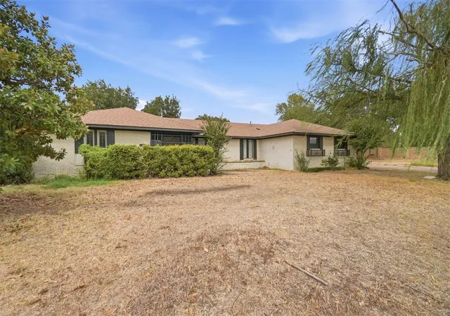 Photo 1 of Single family home for sale at 525 Lakeside Dr, Altus, OK 73521 | MLS# 1250413 | Listing updated on 2026-09-22