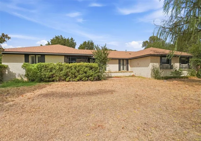 Photo 1 of Single family home for sale at 525 Lakeside Dr, Altus, OK 73521 | MLS# 1250413 | Listing updated on 2026-09-22