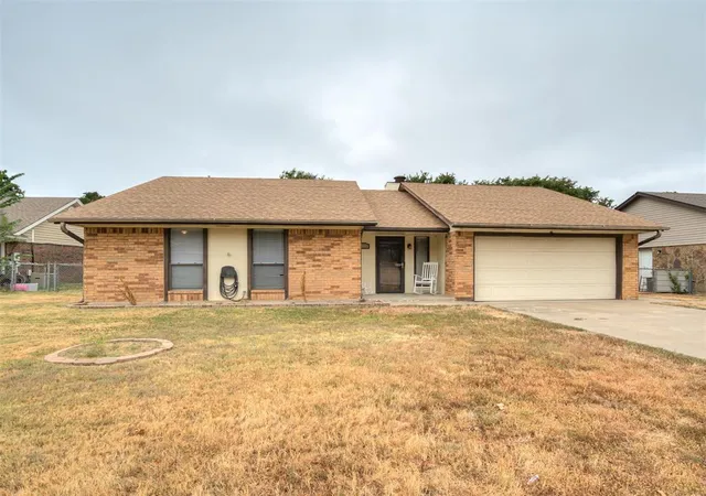Photo 2 of Single family home for sale at 955 Buckwood Dr, Choctaw, OK 73020 | MLS# 1250424 | Listing updated on 2026-09-23