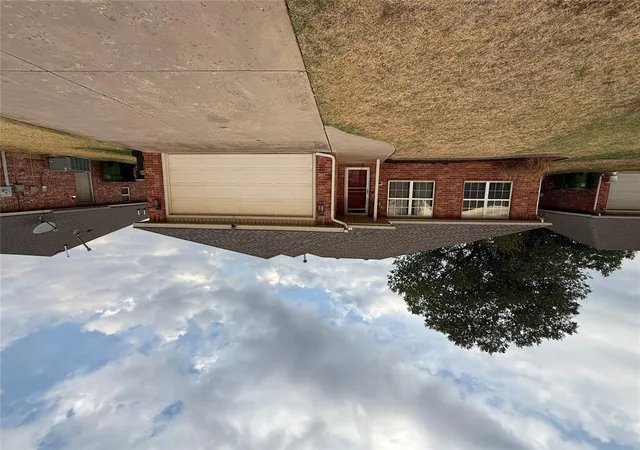 Single family home for sale at 620 Eastview Cir, Yukon, OK 73099 | MLS# 1250425
