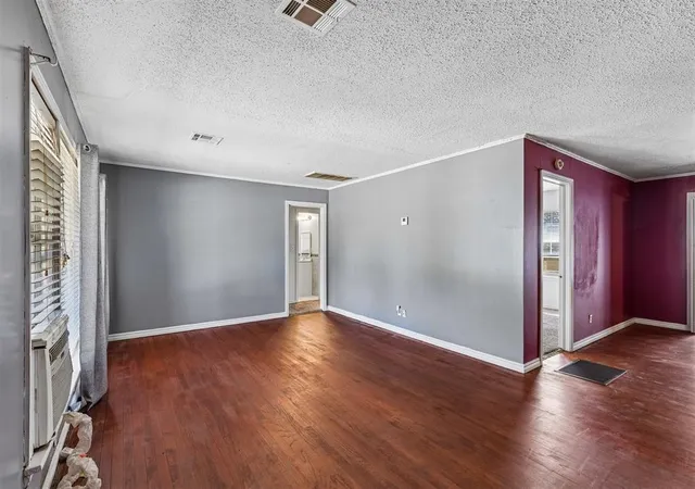 Photo 3 of Single family home for sale at 1404 NE 39th Street, Oklahoma City, OK 73111 | MLS# 1250434 | Listing updated on 2026-10-01
