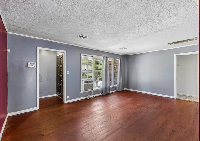 Photo 4 of Single family home for sale at 1404 NE 39th Street, Oklahoma City, OK 73111 | MLS# 1250434 | Listing updated on 2026-10-01