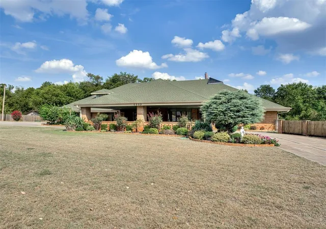 Single family home for sale at 6800 Tanglewood Dr, Mustang, OK 73064 | MLS# 1250440