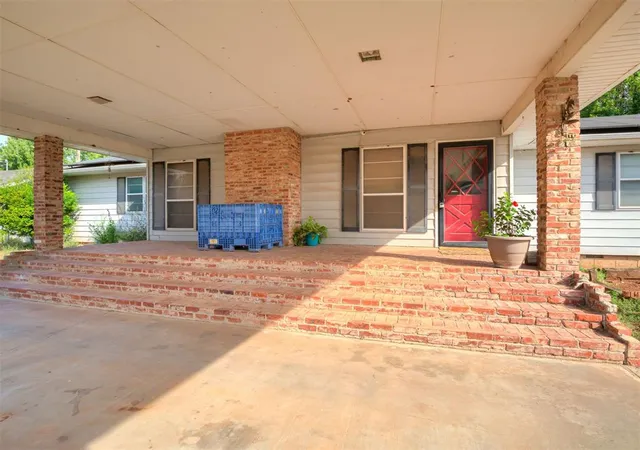 Photo 3 of Sale Pending at 2278 County Rd 1270, Blanchard, OK 73010 | MLS# 1250456 | Listing updated on 2026-09-26