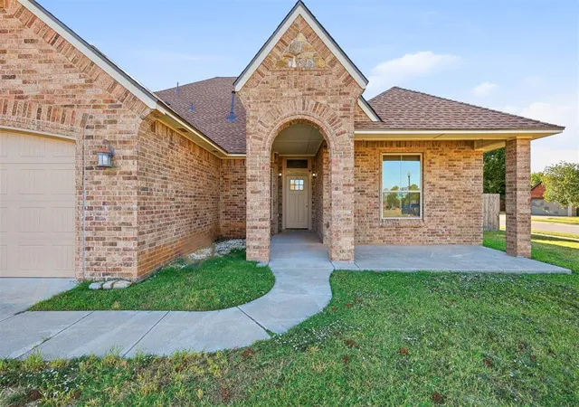 Photo 3 of Single family home for sale at 5321 Shearwater Ct, Oklahoma City, OK 73179 | MLS# 1250457 | Listing updated on 2026-10-10