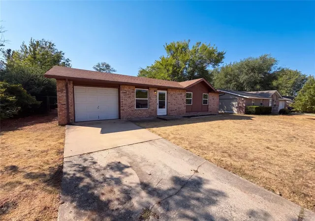Single family home for sale at 510 Holsey Dr, Noble, OK 73068 | MLS# 1250458
