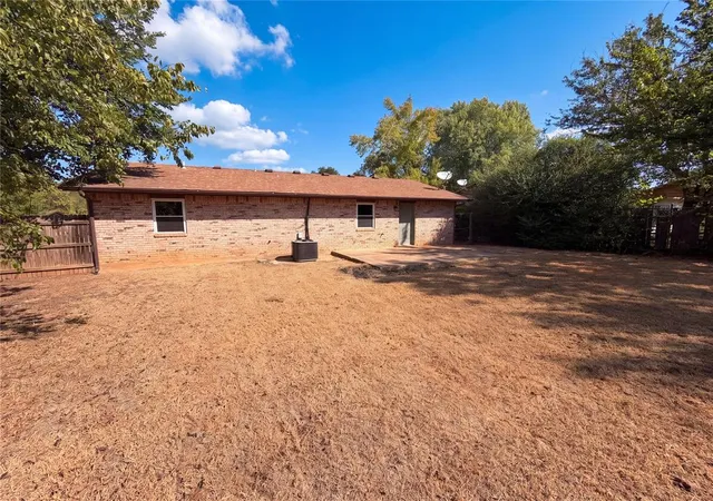 Photo 4 of Single family home for sale at 510 Holsey Dr, Noble, OK 73068 | MLS# 1250458 | Listing updated on 2026-10-08