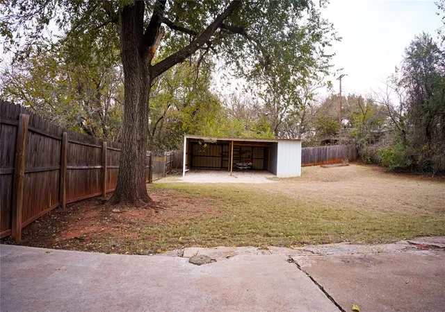Photo 4 of Single family home for sale at 924 N Ash St, Guthrie, OK 73044 | MLS# 1250460 | Listing updated on 2026-09-25