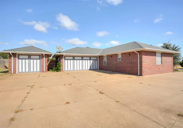 Photo 1 of Single family home for sale at 501 N Hogan Ave, Guthrie, OK 73044 | MLS# 1250461 | Listing updated on 2026-09-25