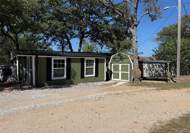 Photo 2 of Single family home for sale at 36441 Lakeside Dr, Wewoka, OK 74884 | MLS# 1250465 | Listing updated on 2026-09-29