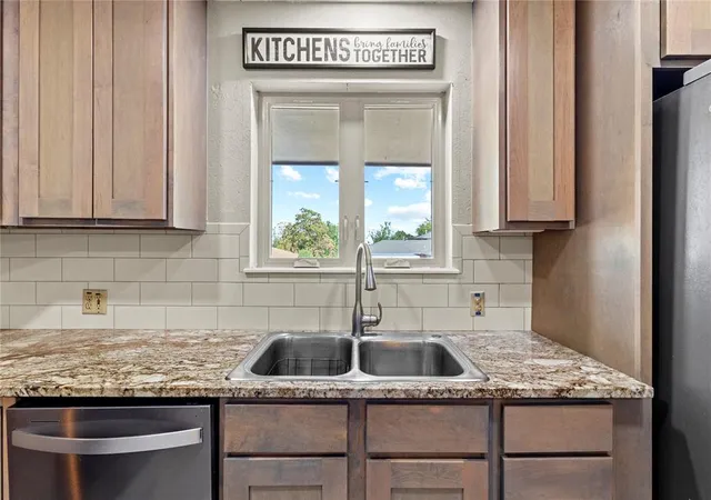 Photo 4 of Single family home for sale at 1225 N Indiana St, Weatherford, OK 73096 | MLS# 1250467 | Listing updated on 2026-10-02