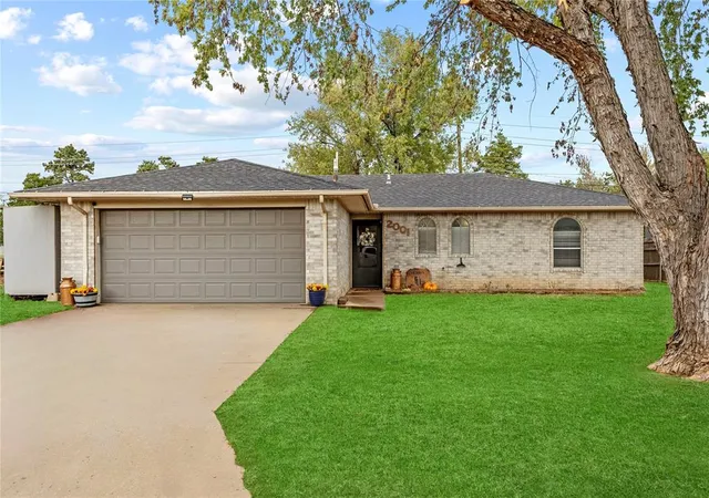Photo 1 of Single family home for sale at 2001 E Serenade St, Weatherford, OK 73096 | MLS# 1250474 | Listing updated on 2026-10-07