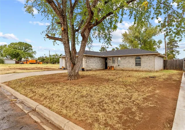 Photo 2 of Single family home for sale at 2001 E Serenade St, Weatherford, OK 73096 | MLS# 1250474 | Listing updated on 2026-10-07