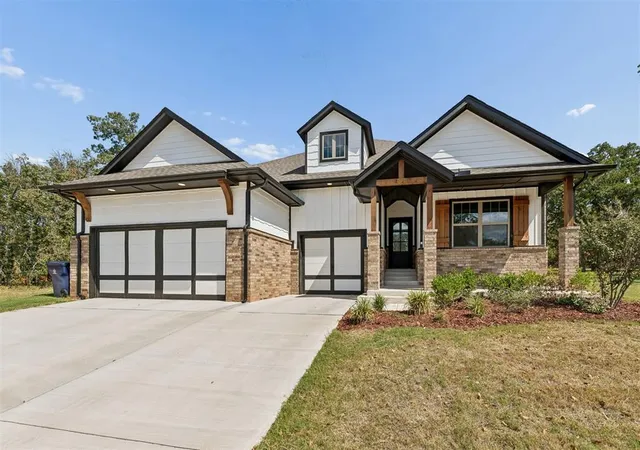 Photo 3 of Single family home for sale at 14108 Willow Ln, Edmond, OK 73049 | MLS# 1250480 | Listing updated on 2026-10-13
