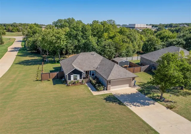 Photo 3 of Single family home for sale at 11650 Cedar St, Guthrie, OK 73044 | MLS# 1250484 | Listing updated on 2026-10-20