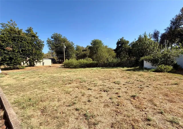 Photo 4 of Single family home for sale at 1701 S 16th Street, Chickasha, OK 73018 | MLS# 1250487 | Listing updated on 2026-09-24