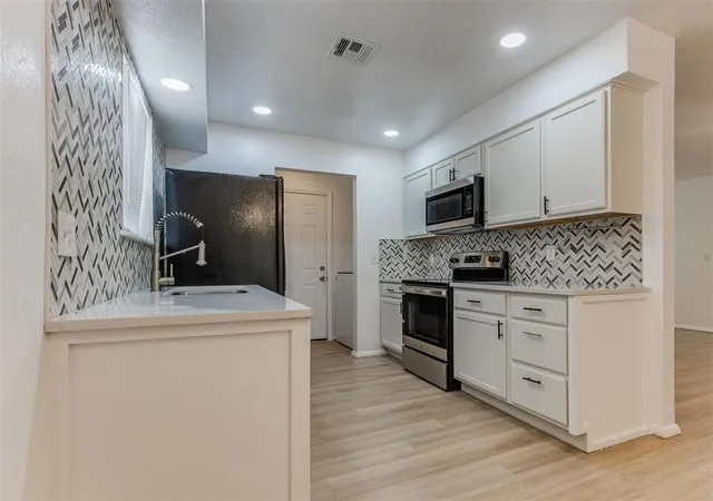 Photo 1 of Single family home for sale at 405 Woodland Dr, Oklahoma City, OK 73130 | MLS# 1250492 | Listing updated on 2026-10-06