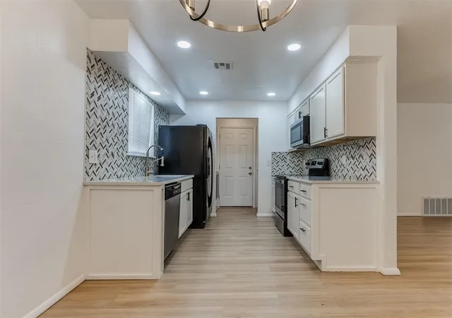 Photo 2 of Single family home for sale at 405 Woodland Dr, Oklahoma City, OK 73130 | MLS# 1250492 | Listing updated on 2026-10-06