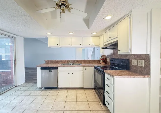Photo 2 of Single family home for sale at 16 Coventry Ct, Edmond, OK 73012 | MLS# 1250498 | Listing updated on 2026-10-19