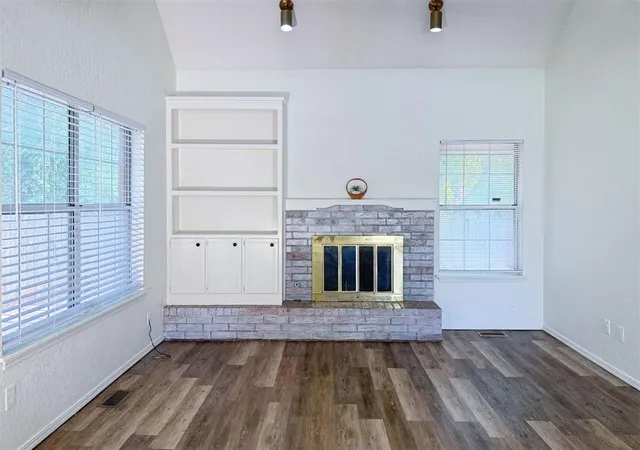 Photo 3 of Single family home for sale at 16 Coventry Ct, Edmond, OK 73012 | MLS# 1250498 | Listing updated on 2026-10-19