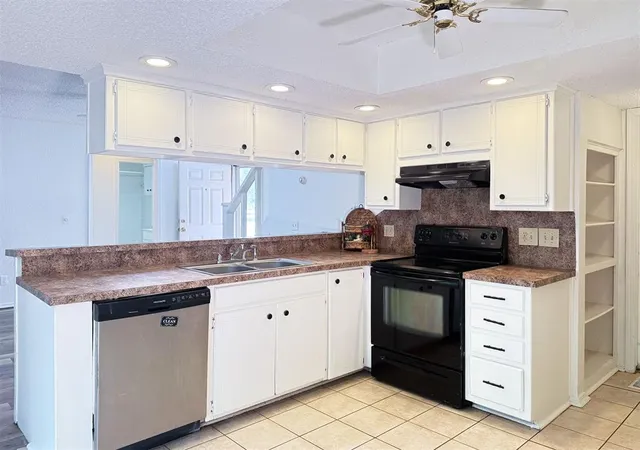 Photo 4 of Single family home for sale at 16 Coventry Ct, Edmond, OK 73012 | MLS# 1250498 | Listing updated on 2026-10-19
