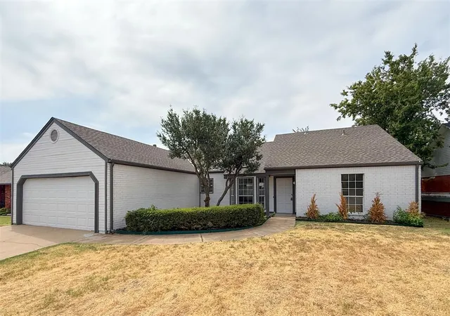 Photo 1 of Single family home for sale at 117 N Grand Frk Dr, Edmond, OK 73003 | MLS# 1250500 | Listing updated on 2026-10-07