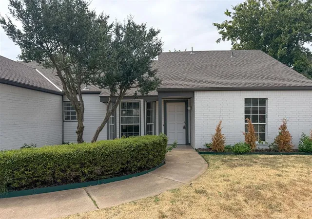 Photo 2 of Single family home for sale at 117 N Grand Frk Dr, Edmond, OK 73003 | MLS# 1250500 | Listing updated on 2026-10-07